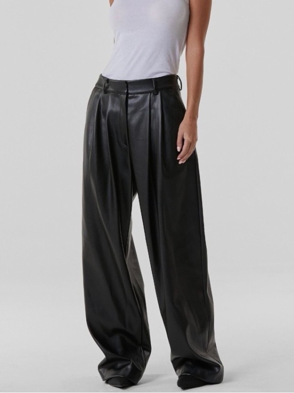 The Noli Shop Black Faux Leather Wide-Leg Pleated Pants - Size 6